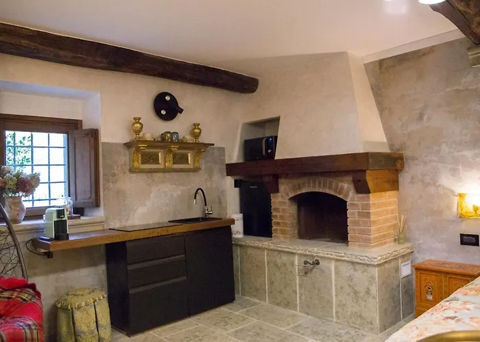 Antico Maniero La Ploca * 카스틸리오네 델 페폴리